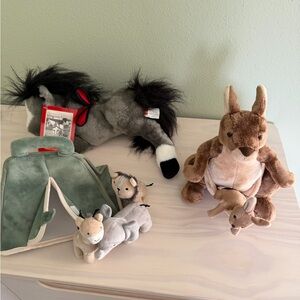 Horse kangaroo safari toy bundle